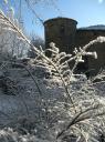 Jardins du Château du Pin sous la neige. La tour Ouest.