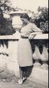 Colette Bonzo à 20 ans dans les Jardins du Luxembourg, à Paris (photo Jean-Pierre Cambier).