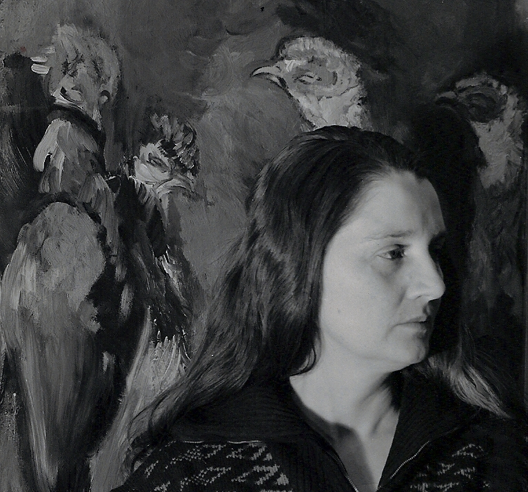 Colette Bonzo dans son atelier parisien en 1962. Derrière elle, "Les Faisans pendus" (photo Cauvin).
